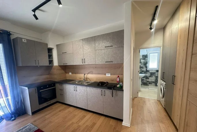 Tirane, jepet me qera apartament 1+1+Ballkon , 70 m² (Rruga "Hasan Vogli")