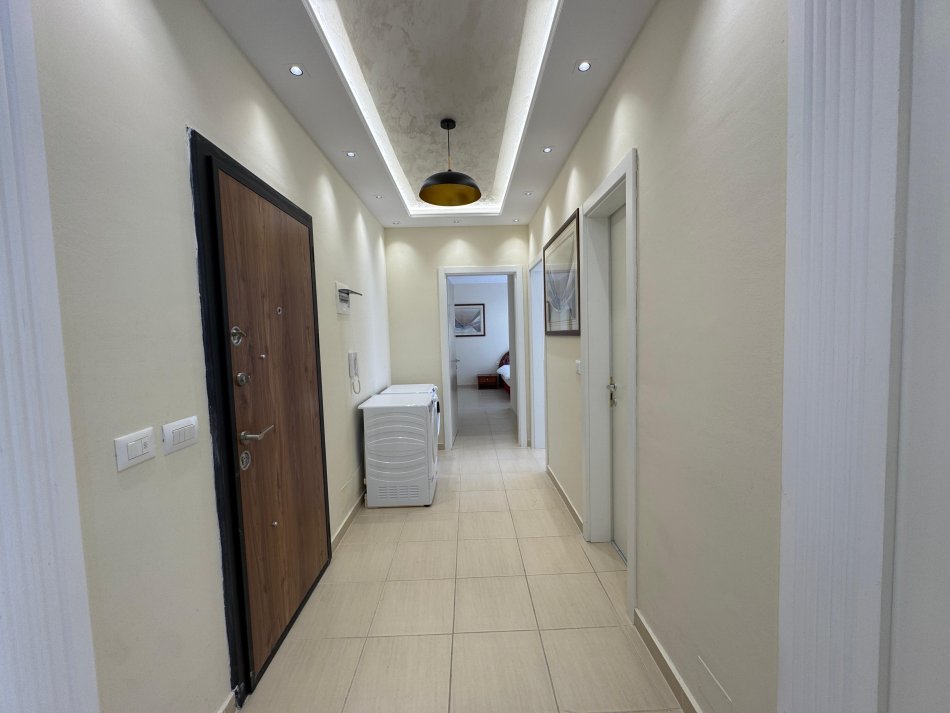 Tirane, Jepet me qera apartament 2+1+Ballkon Kati 6, 650 €