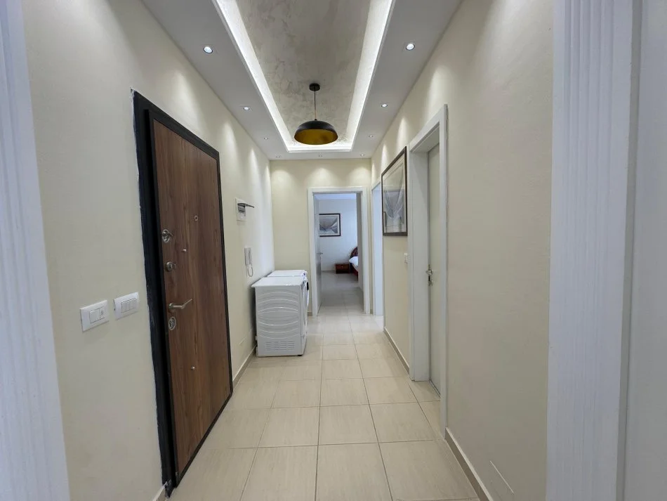Tirane, Jepet me qera apartament 2+1+Ballkon Kati 6, 650 €