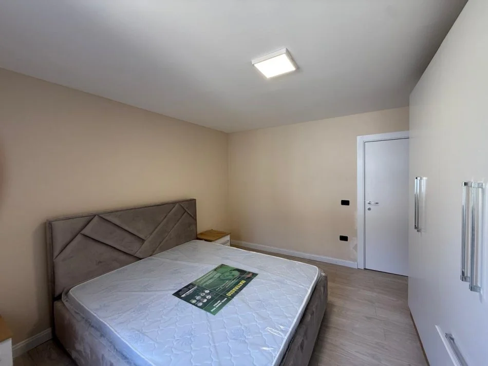 Tirane, jepet me qera apartament 2+1 Kati 1, 70 m² 470 € (SELITE)