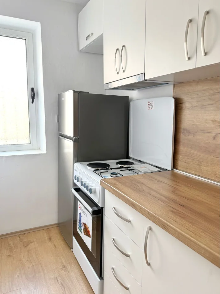 Tirane, jepet me qera apartament 1+1 Kati 2, 70 m² 500 € (Rruga Bardhyl)