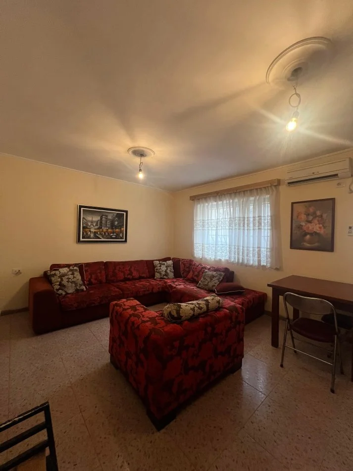 Tirane, jepet me qera apartament 2+1 Kati 0, 100 m² 400 € (Kinostudio)