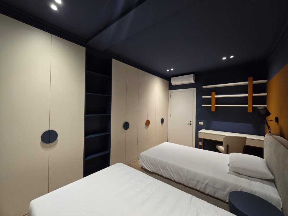 Tirane, jepet me qera apartament 2+1+Ballkon Kati 6, 104 m² 1.500 € (Golden Tower)