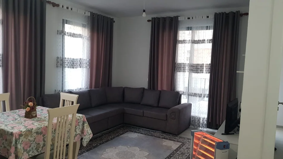 Tirane, jepet me qera apartament 1+1 Kati 2, 61 m² 420 € (Bar Sorriso Astir)