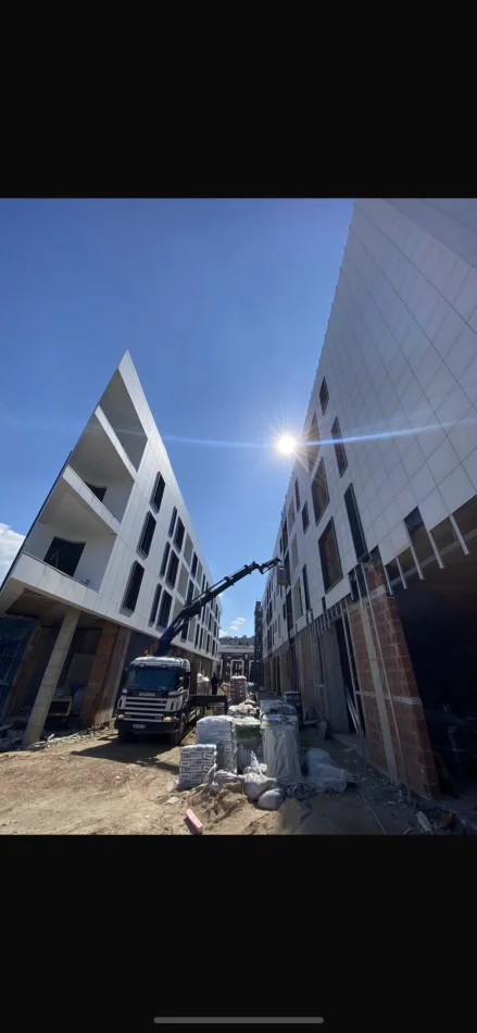 Apartament 2+1+2 per Shitje tek Liqeni i Thate.