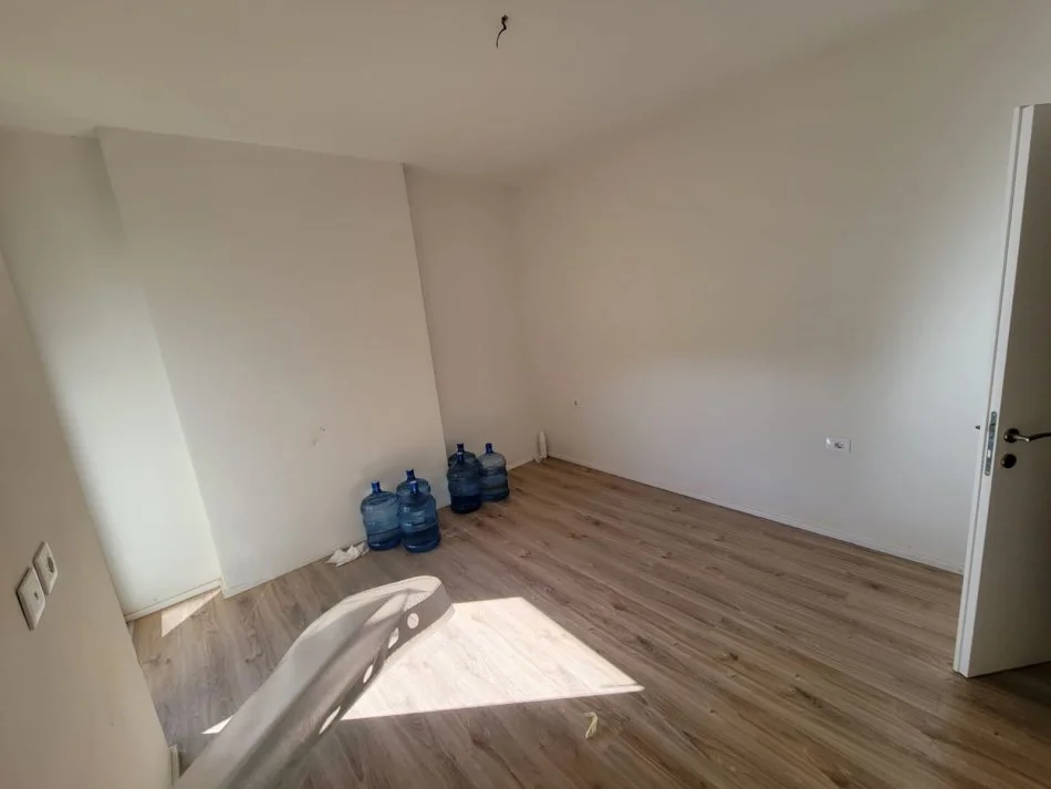 Tirane, jepet me qera apartament 1+1+Aneks+Ballkon Kati 10, 75 m² 450 € (Tirana Golden Park)