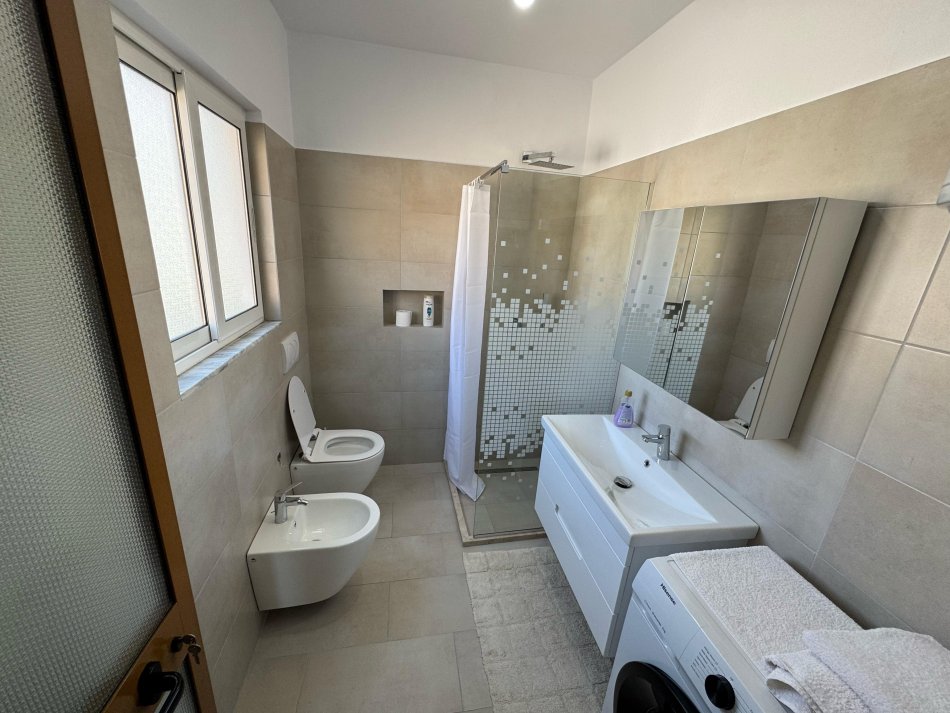 Tirane, jepet me qera apartament 1+1 Kati 7, 67 m² 550 € (rruga e kavajes)