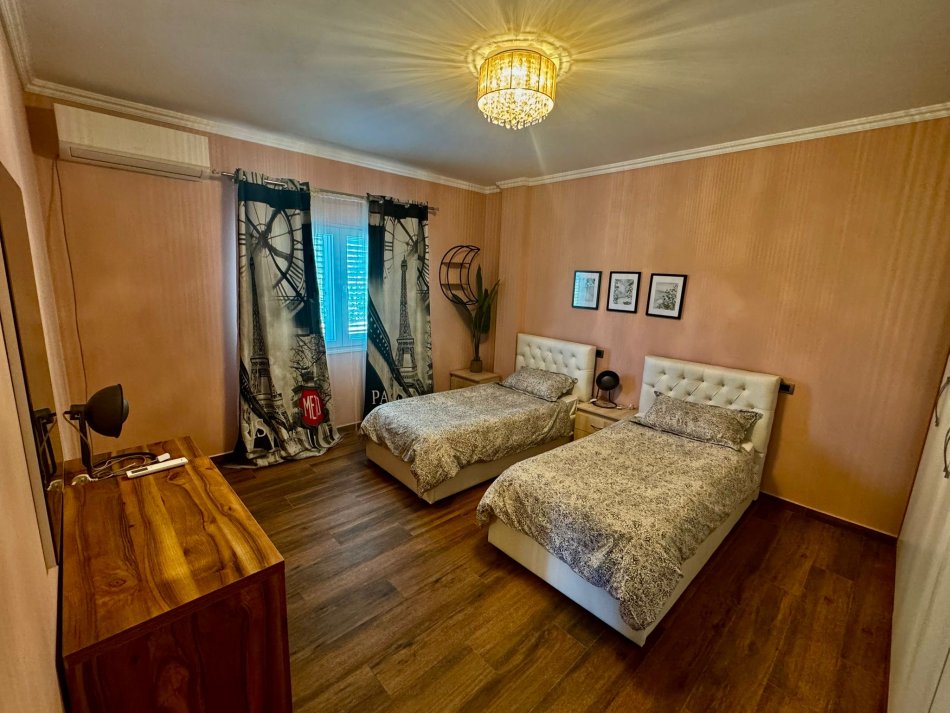 Tirane, jepet me qera apartament 2+1 Kati 2, 155 m² 500 € (Linze)