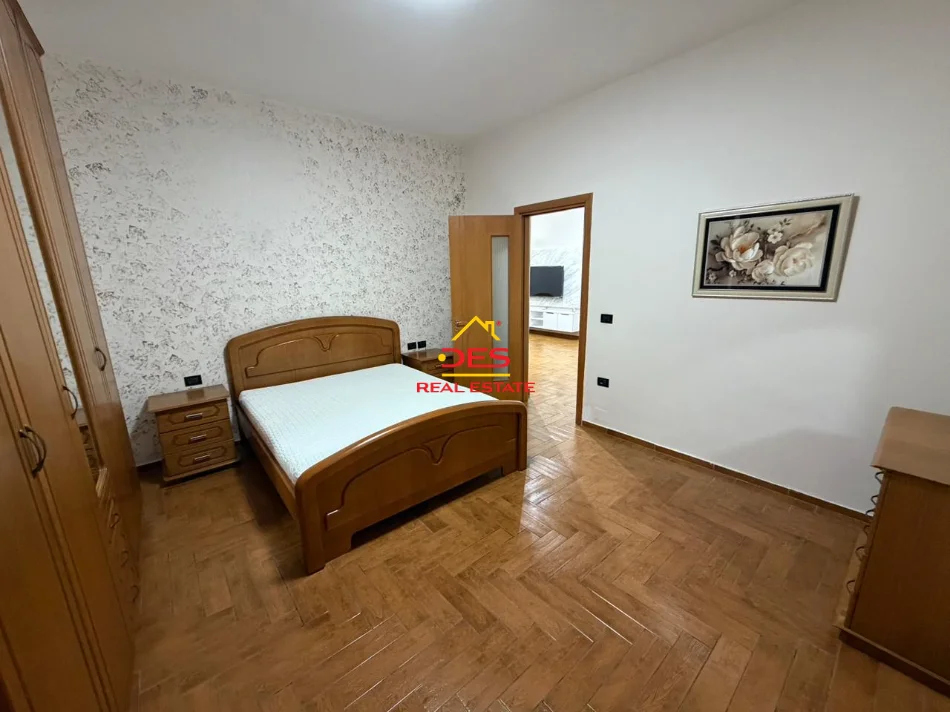 Vlore, jepet me qera apartament 2+1+Ballkon Kati 2, 100 m² 500 € (Rruga Misto Mele)