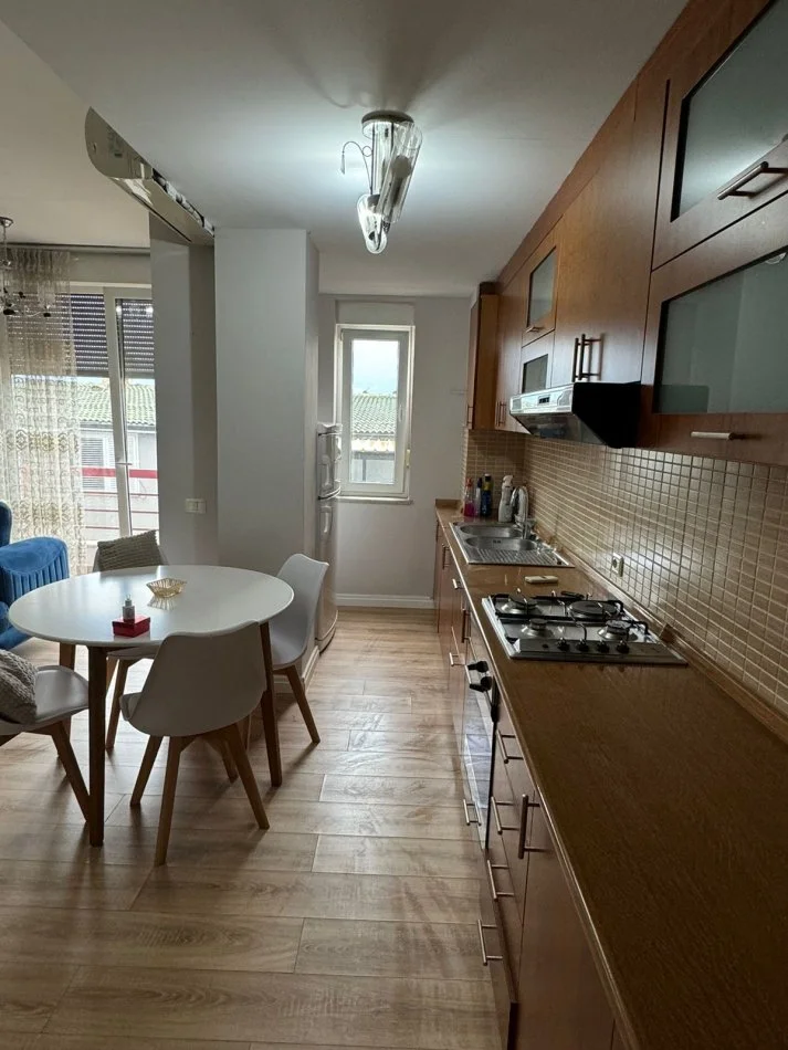 Tirane, jepet me qera apartament 2+1+Aneks+Ballkon , (Liqeni I Thate)