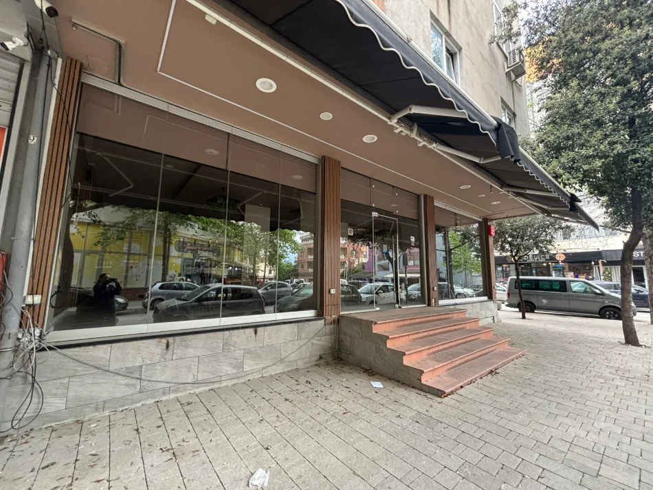 Tirane, jepet me qera Astir  bar-kafe Lokal Kati 0, 90 m² 2.000 €