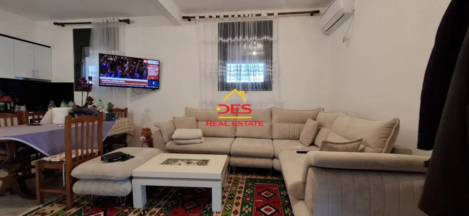 Vlore, jepet me qera shtepi 1+1+Ballkon Kati 2, 85 m² 350 € (Rruga Sali Bedini)
