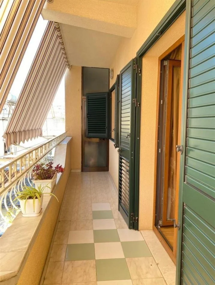 Tirane, shitet apartament 3+1+Ballkon Kati 3, 122 m² 205.000 € (Rruga Kristo Floqi ,Gjimnazi Besnik Sykja)