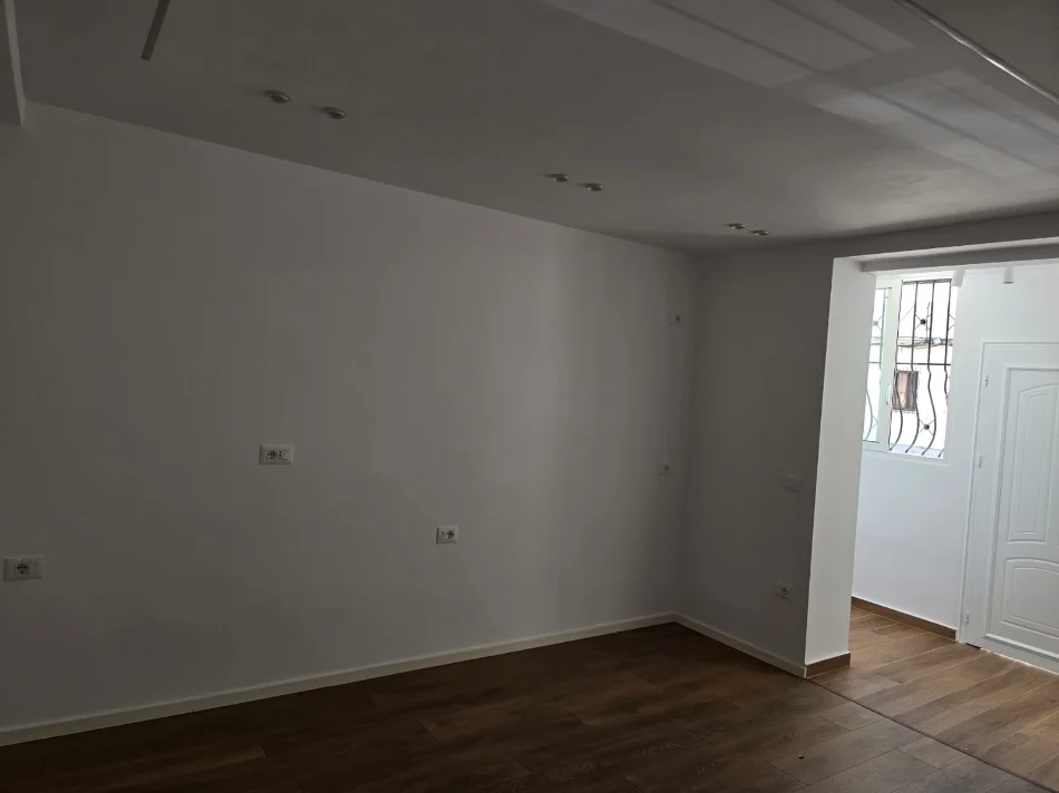 Tirane, shitet garsonier Kati 1, 30 m² 83.000 € (Rruga 4 Deshmoret)
