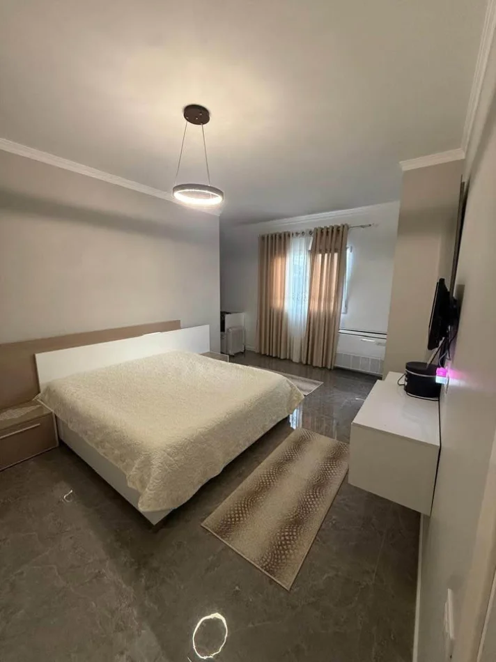 Tirane, jepet me qera apartament 2+1 Kati 3, 120 m² 700 € (Tegu)