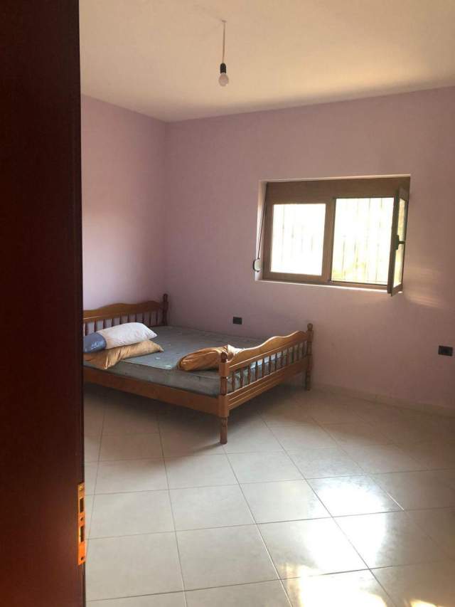 Tirane, jepet me qera 2+1+BLK Kati 1, 140 m² 20.000 Leke (Siper restorant Freskut)