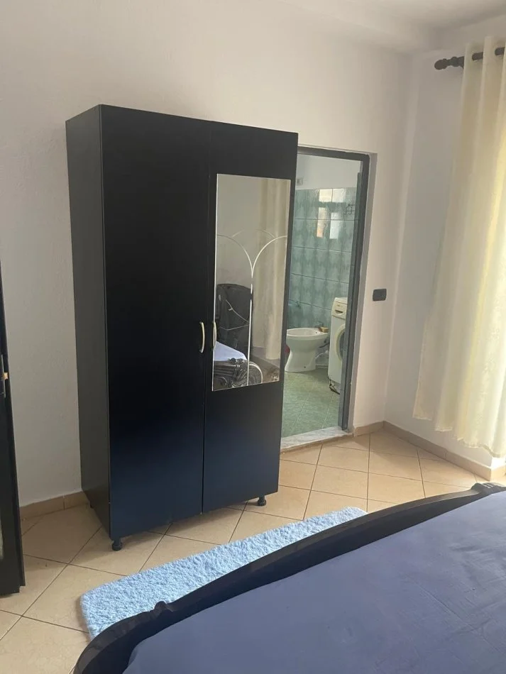 Tirane, jepet me qera apartament 1+1+Ballkon Kati 2, 400 € (Allias)