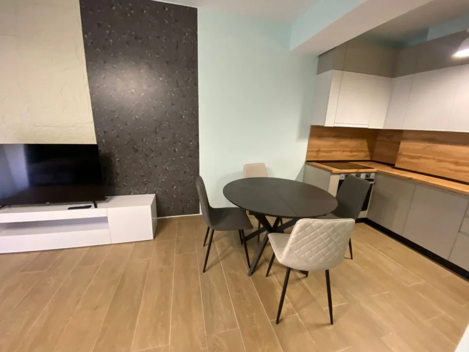 Tirane, jepet me qera apartament 1+1+Ballkon Kati 4, 60 m² 500 € (Kodra E Diellit)