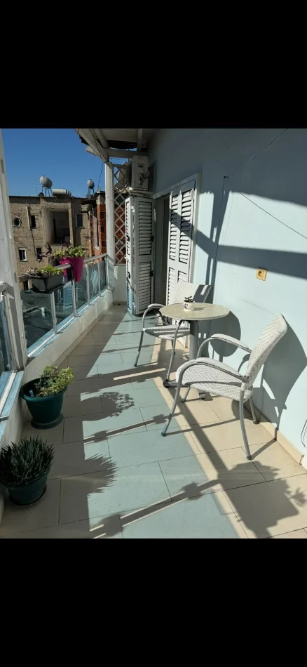Tirane, jepet me qera apartament 2+1 Kati 5, 100 m² 600 € (Bar Oslo Rruga Bardhyl)