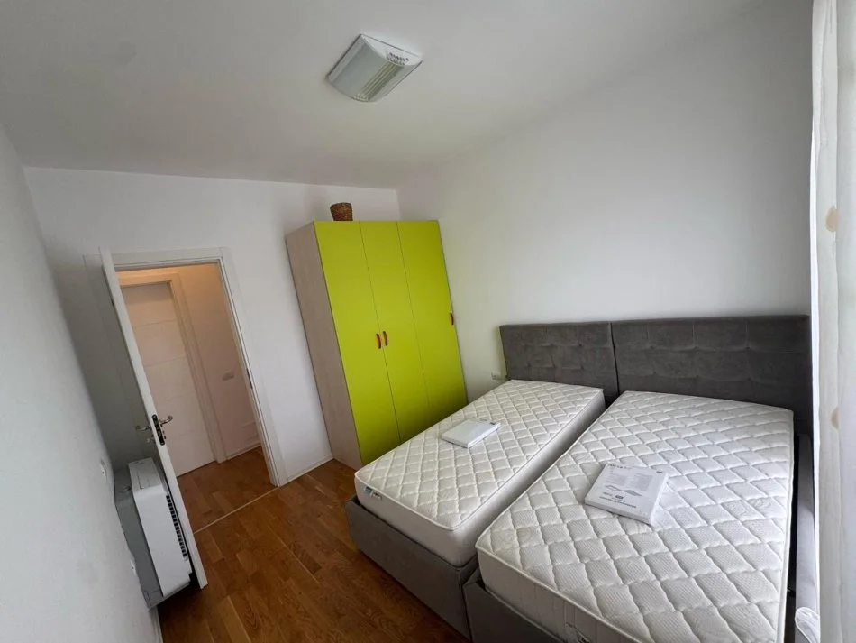 Tirane, jepet me qera apartament 2+1+Ballkon Kati 3, 100 m² 800 € (Selite e vjeter)