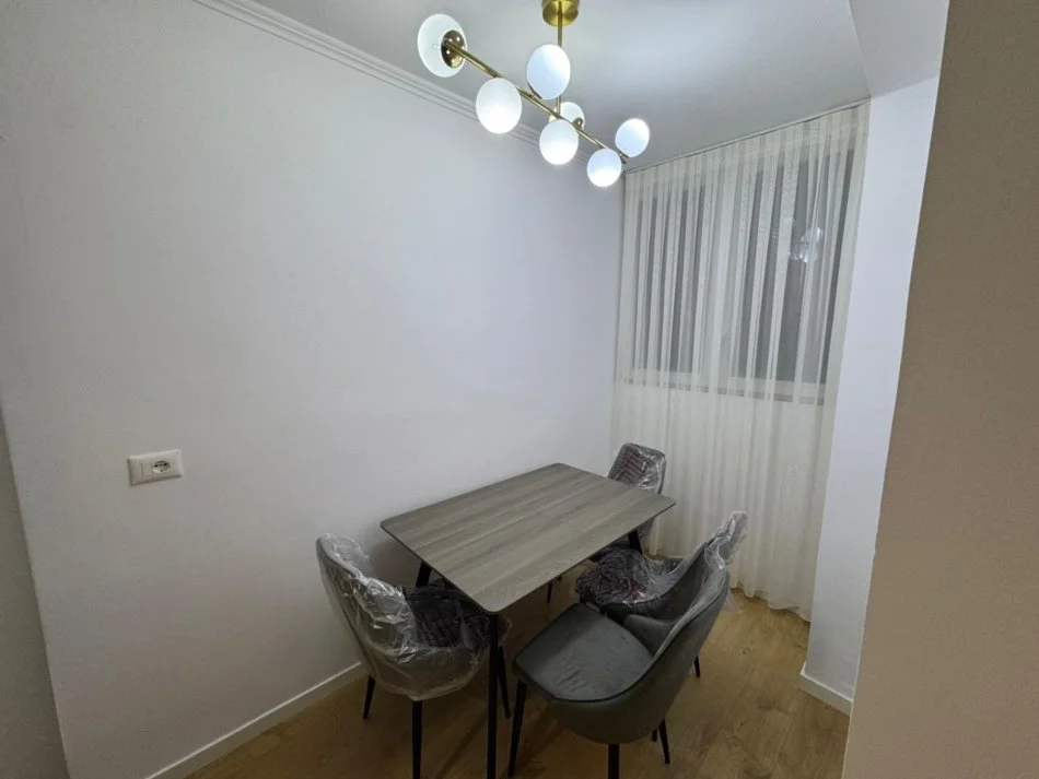 Tirane, jap me qera apartament 2+1 , 620 € 