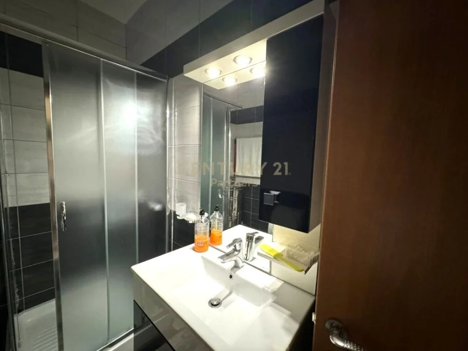 Tirane, shitet apartament 2+1+Ballkon Kati 5, 97 m² 130.000 € (Astir)