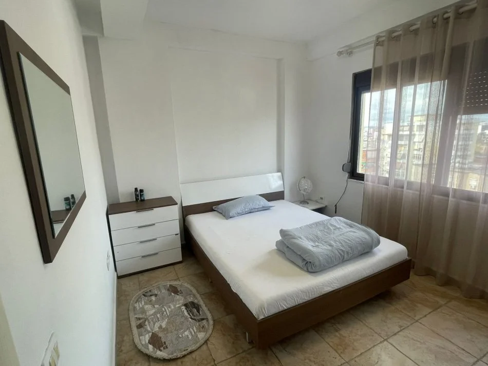 Tirane, jepet me qera apartament 3+1 Kati 6, 100 m² 700 € (Mine Peza)