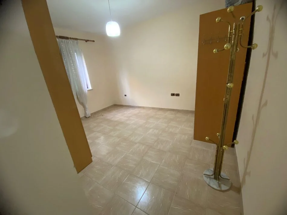 Tirane, jepet me qera 1+1 Kati 2, 75 m² 500 € 