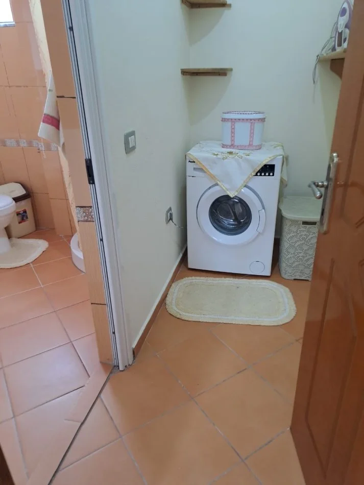 Tirane, jepet me qera shtepi 2+1+Ballkon Kati 2, 100 m² 500 € (rruga Teodor Keko)