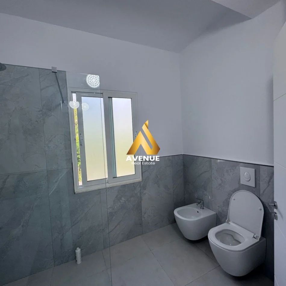 Tirane, jepet me qera apartament 2+1+Ballkon Kati 2, 100 m² 550 € (Sauk)