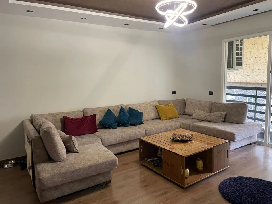 Tirane, shitet apartament 2+1+Ballkon Kati 2, 100 m² 260.000 € (Komuna e Parisit)