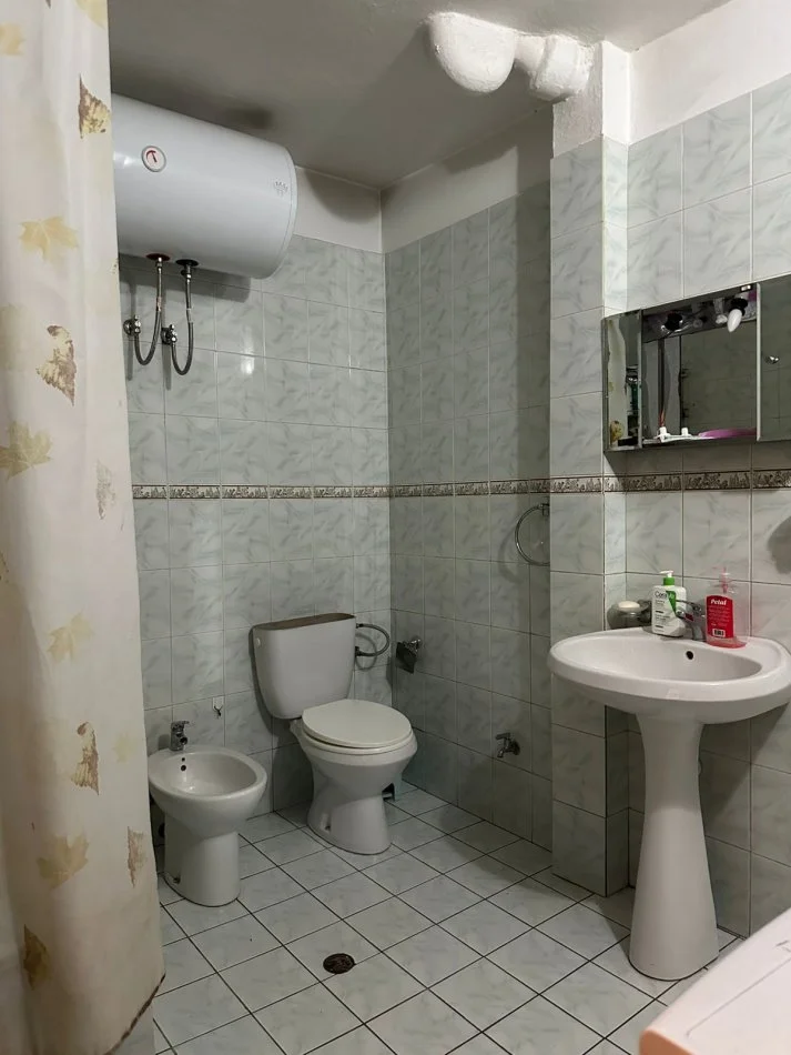 Tirane, jepet me qera apartament 2+1 Kati 1, 104 m² 500 € (Rruga Bardhyl)