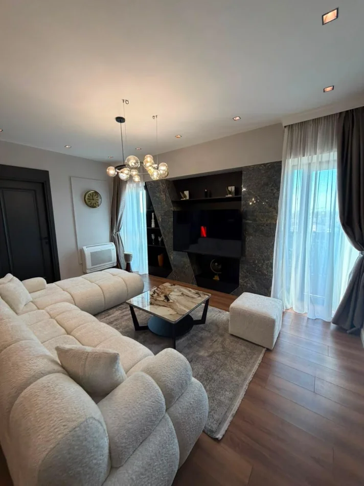 Tirane, jepet me qera apartament 3+1 Kati 14, 150 m² 2.700 € (Tirana garden building)