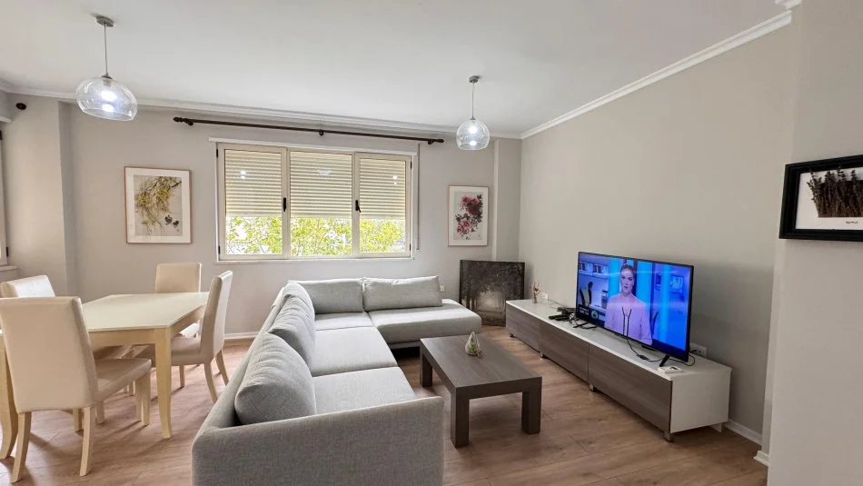 Tirane, jepet me qera apartament 2+1+Aneks+Ballkon , 95 m² 850 € (Liqeni i Thate Radisson)