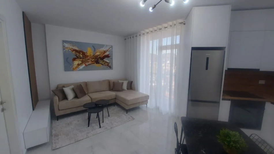 Tirane, jepet me qera apartament 1+1+Ballkon Kati 7, 70 m² 470 € (Grand Galeri)