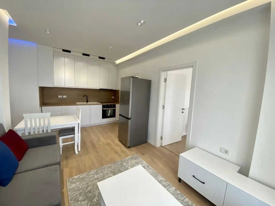 Tirane, jepet me qera apartament 2+1+Ballkon Kati 1, 75 m² 500 € (Prane Tregut Ushqimor, Selite)