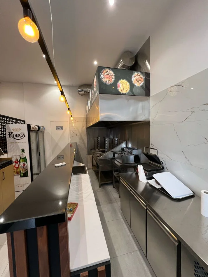 Tirane, jepet me qera ambjent biznesi , 107 m² 1.500 € (Xhamllik)