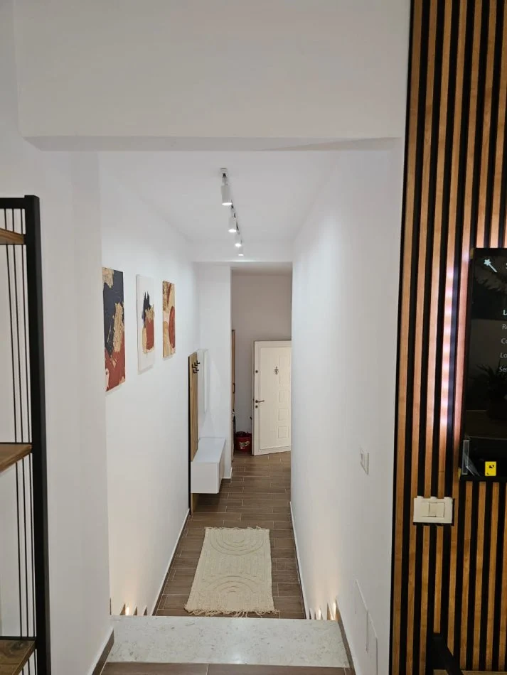 Tirane, jepet me qera apartament 1+1 Kati 3, 64 m² 600 € 21 Dhjetori
