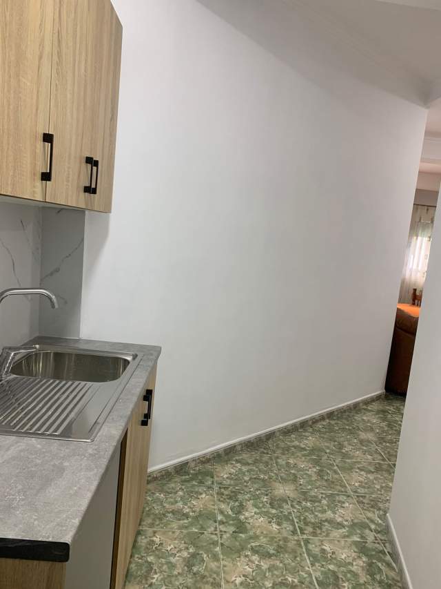 Tirane, jepet me qera garsonier 1+1 Kati 3, 50 m² 400 Euro (Myslym Shyri)