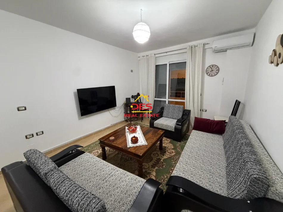 Vlore, jepet me qera apartament 2+1+Ballkon Kati 3, 100 m² 400 € (Lungomare)