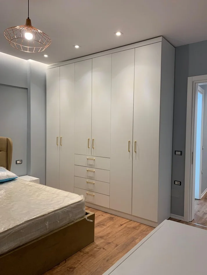 jepet me qera apartament 2+1+Ballkon Kati 3, 70 m² 700 € (Rruga muzaket)