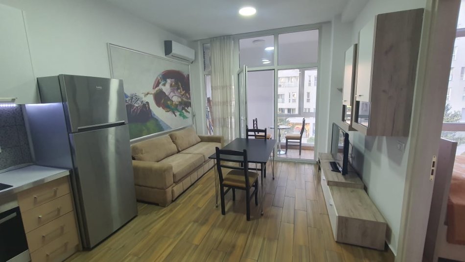 Tirane, jepet me qera apartament 1+1+Ballkon Kati 2, 59 m² 600 € (Komuna e Parisit)