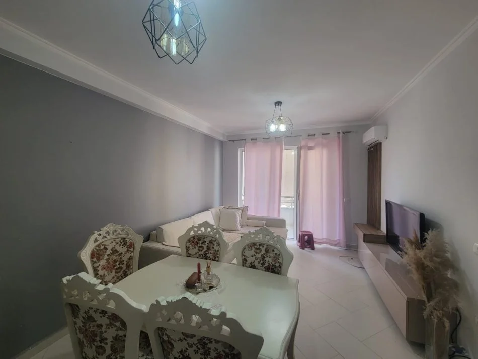 Tirane, jepet me qera apartament 2+1+Ballkon Kati 3, 90 m² 500 € (Rruga e Zallit pranë Kodra e Diellit)