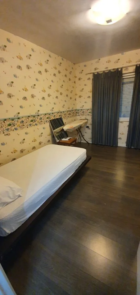 Tirane, jepet me qera apartament 2+1+Ballkon Kati 5, 100 m² 500 € (pran Petro Ninit)