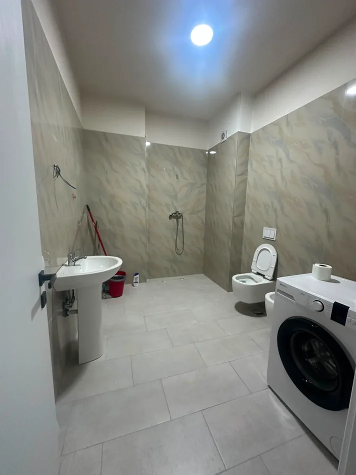 Tirane, jepet me qera apartament 2+1 Kati 4, 65 m² 400 € (Bathore kamez)