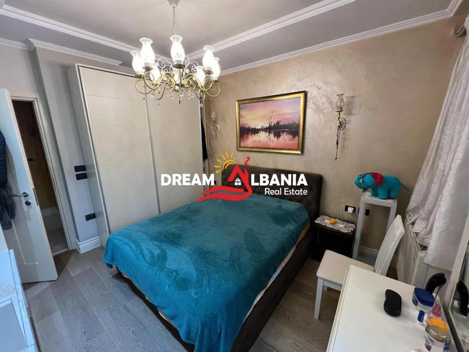 Tirane, jepet me qera 3+1 Kati 5, 125 m² 750 € (Astir)