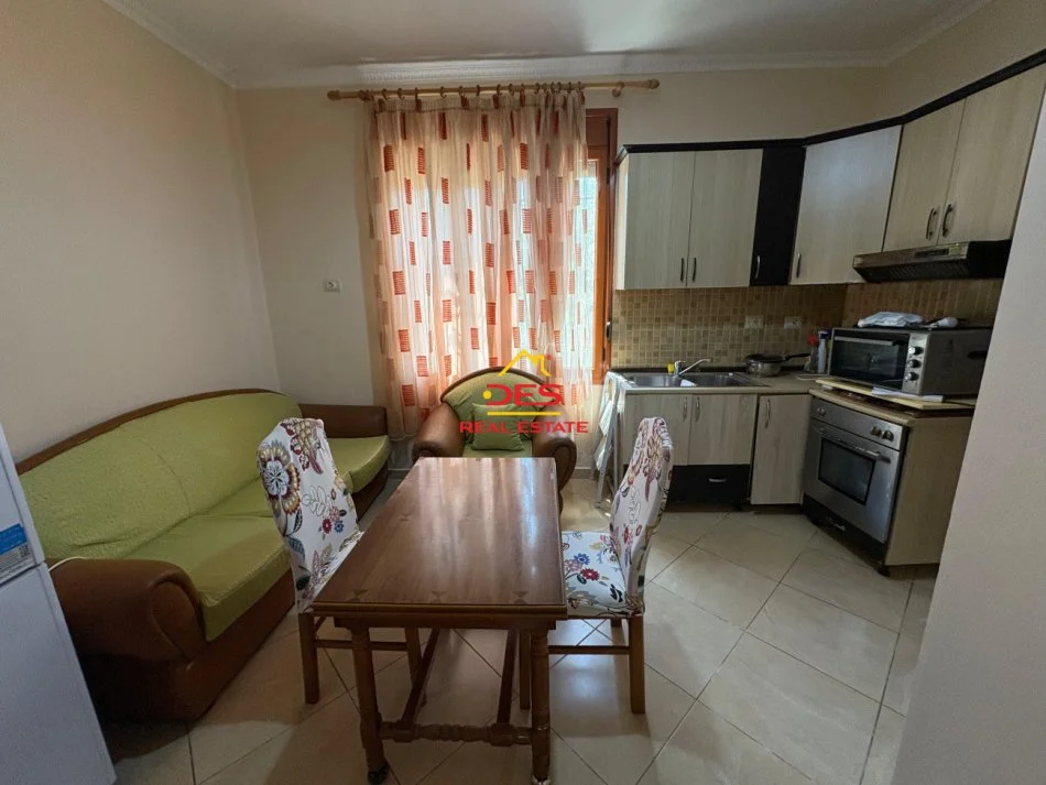 Vlore, jepet me qera shtepi 1+1+Ballkon Kati 0, 70 m² 200 € (Rruga Hysen Begasi)