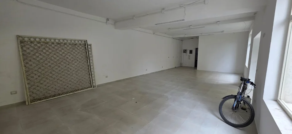 Tirane, jepet me qera dyqan Kati 0, 100 m² 1.500 € (Tregu Elektrik)