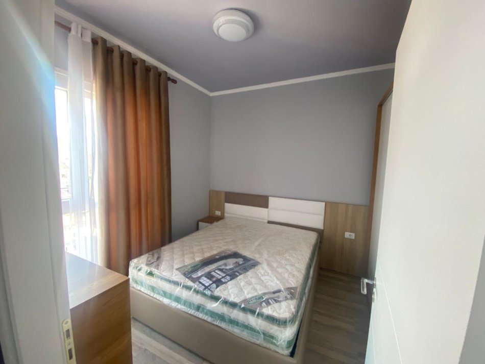 Tirane, jepet me qera apartament 1+1 Kati 9, 47 m² 500 € (rruga 5 maji)