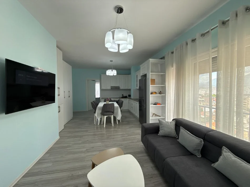 Tirane, jepet me qera apartament 2+1+Ballkon Kati 8, 110 m² 700 € (Rruga e Dibres)